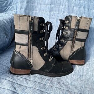 Sorel boots. NEW!  Size 7.5 Khaki Canvas w/Black leather